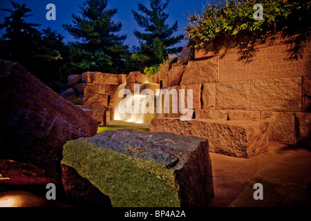 Il Franklin Delano Roosevelt (FDR) Memorial in Washington, DC case include massi incisi con le parole, "io odio la guerra". Foto Stock