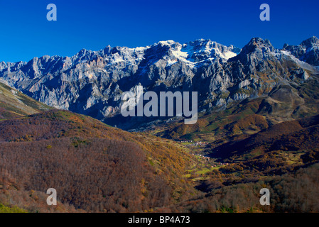 Valdeon valley. Massiccio Centrale. Parco Nazionale di Picos de Europa. Provincia di León. Castilla y Leon. Spagna Foto Stock