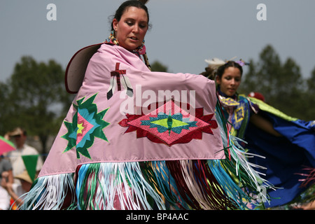 "Fancy Dancer" all'Ottava annuale Ala Rossa Native American PowWow Foto Stock