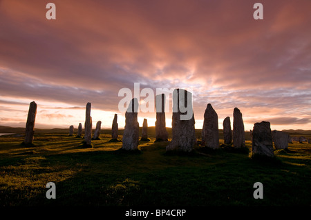 Tramonto sul Callanish pietre permanente di Calanais, isola di Lewis Ebridi Esterne, Scozia. SCO 6271 Foto Stock