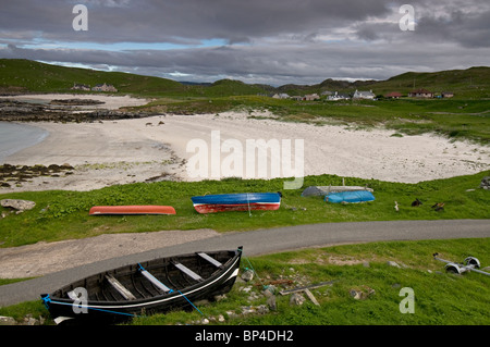 La spiaggia e le barche a Maevaig, West Lewis, Ebridi Esterne, Highlands e Isole. SCO 6287 Foto Stock