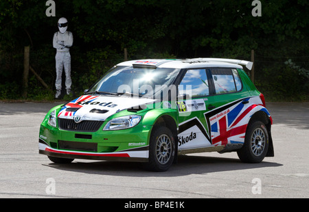 2010 Skoda Fabia S2000 con driver Guy Wilks al 2010 Goodwood Festival of Speed, Sussex, Inghilterra, Regno Unito. Con cut-out Stig. Foto Stock