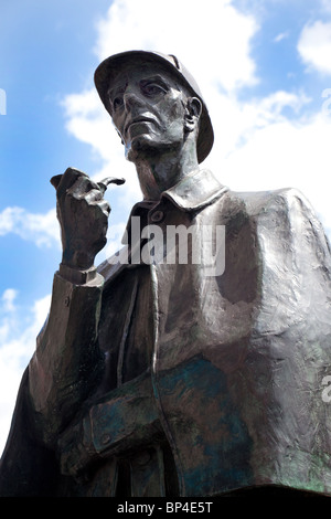 Sherlock Holmes statua al di fuori della stazione di Baker Street, Londra Foto Stock