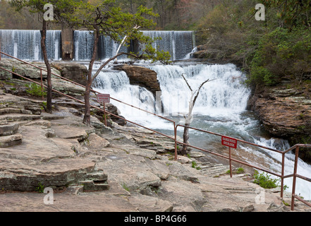 Fort Payne, AL - Apr 2009 - cascata in DeSoto stato parco di Fort Payne, Alabama Foto Stock