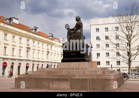 La Nicolaus Copernicus monumento, Krakowskie Przedmiescie street, Varsavia Polonia. Foto Stock