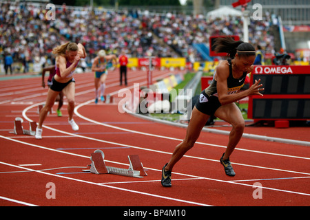 Allyson Felix vincitore del 400m donne la corsa a Aviva London Grand Prix, il Crystal Palace di Londra. Foto Stock