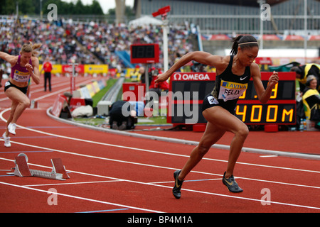 Allyson Felix vincitore del 400m donne la corsa a Aviva London Grand Prix, il Crystal Palace di Londra. Foto Stock