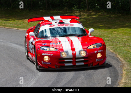 2000 Dodge Viper GTS-R con driver Florent Moulin a 2010 Goodwood Festival of Speed, Sussex, Inghilterra, Regno Unito. Foto Stock