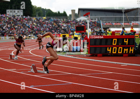 Kaliese Spencer vincere 400m Ostacoli alla gara di Aviva London Grand Prix, il Crystal Palace di Londra. Agosto 2010 Foto Stock