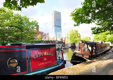 BeethamTower visto da di Bridgewater Canal, Castlefield bacino, Manchester, Inghilterra Foto Stock