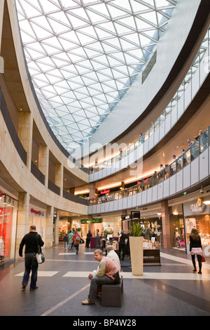 Zlote Tarasy shopping mall. Varsavia POLONIA Foto Stock