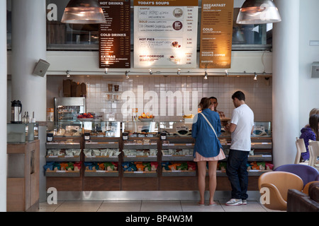 Mangiare. sandwich shop - Tottenham Court Road - Londra Foto Stock