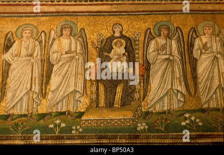 Italia Emilia Romagna Ravenna Basilica di Sant'Apollinare Nuovo mosaici Foto Stock