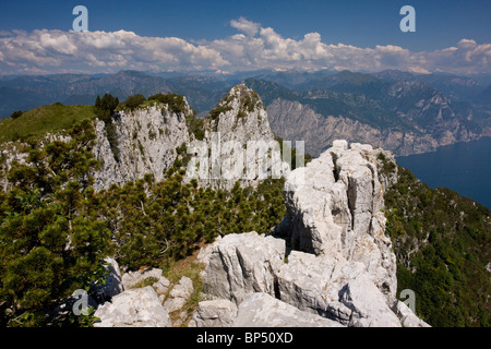 Lago di Garda visto dal Monte Baldo, Nord Italia. Foto Stock