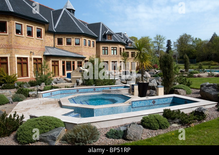 Pennyhill Park Luxury Hotel & Spa, exterior grounds architettura, Bagshot Surrey, Inghilterra, Regno Unito, GB, Europa UE Foto Stock