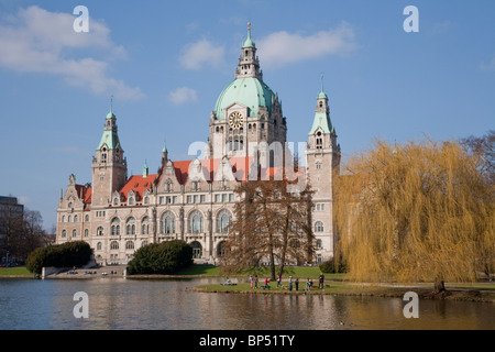 MASCHTEICH STAGNO DI FRONTE AL NUOVO PALAZZO COMUNALE, MASCHPARK PARK, Hannover, Bassa Sassonia, Germania Foto Stock