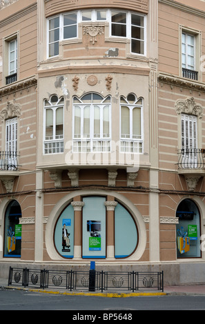 El Telegra del Rif uffici di costruzione o di giornale (1912), un edificio modernista di Enrique Nieto (studente di Antonio Gaudi, Melilla, Spagna Foto Stock