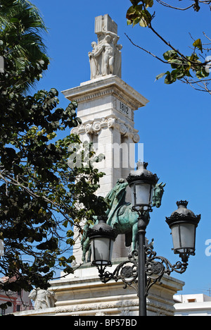 Monumento a Cadice con la sua costituzione (Monumento a las Cortes) nella Plaza de Espana, Cadice, la provincia di Cadiz Cadice, Andalusia, Spagna. Foto Stock