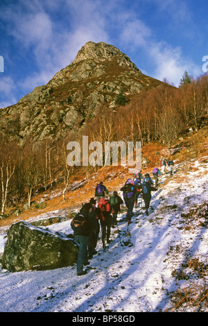 Un Rampicate Club sul percorso per il vertice di ben un nel Trossachs Foto Stock