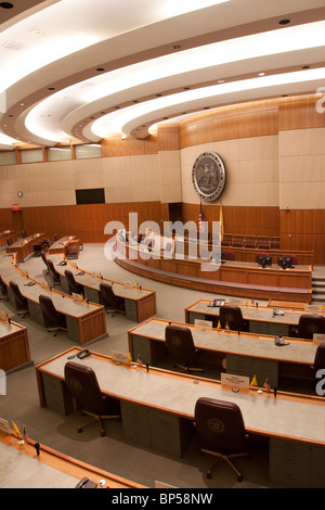 Le camere del Senato del New Mexico State Capitol Building o statehouse in Santa Fe con guarnizione di stato Foto Stock