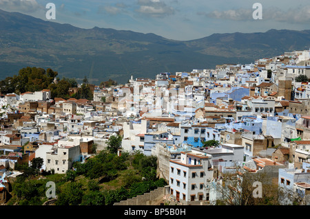 Vista panoramica o panoramica su Chefchaouen nelle montagne di Rif, Marocco Foto Stock