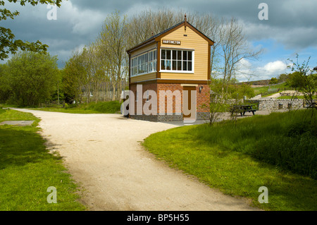 Vecchia casella segnale a Hartington sul Tissington Trail, Peak District, Derbyshire, England, Regno Unito Foto Stock