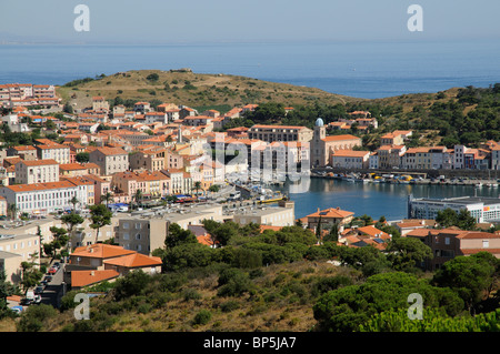 Port Vendres una famosa cittadina di pescatori sulla Cote Vermeille a sud della Francia un porto di pescatori mediterraneo vicino al confine spagnolo Foto Stock