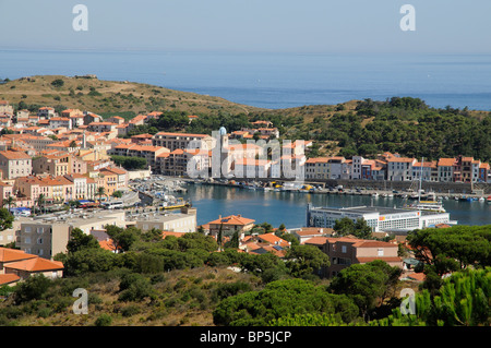 Port Vendres una famosa cittadina di pescatori sulla Cote Vermeille a sud della Francia un porto di pescatori mediterraneo vicino al confine spagnolo Foto Stock