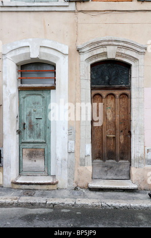 Due porte su strada di Marsiglia Foto Stock