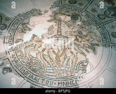 SEPPHORIS Sinagoga risalente al C. 5TH. C. AD. Particolare del pavimento a mosaico: il centro dello zodiaco raffigura HELIOS' carrello Foto Stock