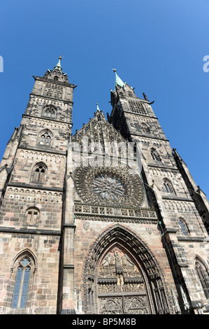 La facciata occidentale di San Lorenzo Chiesa Nürnberg Germania Nurnberg Deutschland Europa Foto Stock