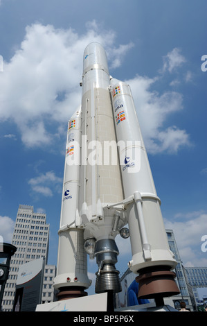 Razzo Ariane 5 in Potsdamer Platz Berlino Germania Deutschland Europa Foto Stock