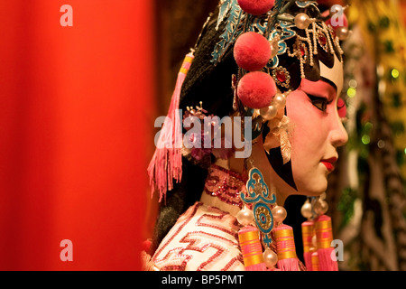 Opera Cinese dummy e panno rosso come spazio di testo Foto Stock