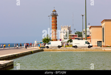 Il vecchio faro a Belem Waterfront, Lisbona, Portogallo Foto Stock