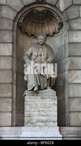 Ferenc Erkel statua che si trova nella parte anteriore del teatro dell'Opera di Budapest, in Ungheria Foto Stock