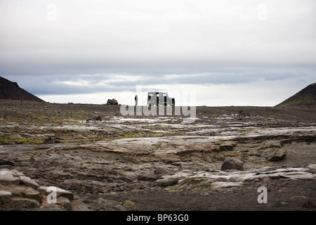 Land Rover Defender 90 300 TDI all'interno altipiani di Islanda, vicino Hagavatn a sud di Langjokull Foto Stock