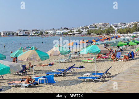 Spiaggia Agios Georgios Bay vicino alla città di Naxos, l'isola di Naxos, Cicladi, ISOLE DELL' EGEO, Grecia Foto Stock