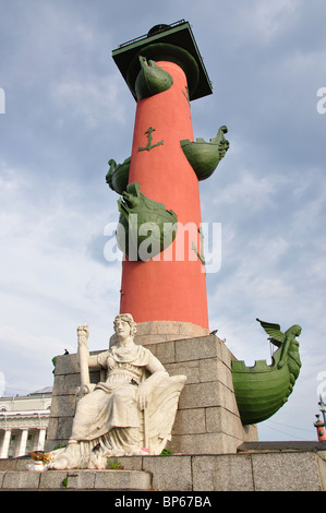 Colonna rostrale, Isola Vasilievsky, San Pietroburgo, regione nord-occidentale, la Russia Foto Stock