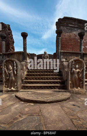 Antica Vatadage (stupa buddisti) in Pollonnaruwa, Sri Lanka Foto Stock