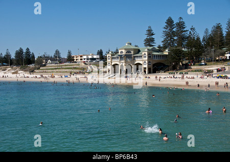 Per coloro che godono di una giornata d'estate a Cottesloe Beach Perth Western Australia Foto Stock