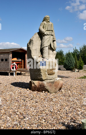 Memoriale per i volontari del Royal National scialuppa di salvataggio Ente presso il National Memorial Arboretum, Staffordshire, Inghilterra Foto Stock