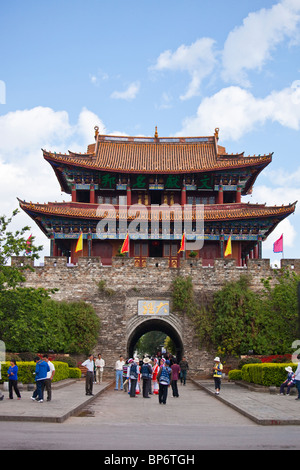 Porta orientale delle mura della città vecchia di Dali, Cina Foto Stock