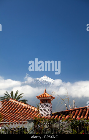 Viste di Snow capped Mount Teide, Tenerife, Isole Canarie, Spagna. Foto Stock