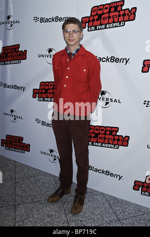 Michael Cera assiste la premiere europeo Scott Pilgrim Vs. Il mondo all'Empire Leicester Square, Londra Foto Stock