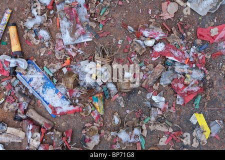 Bruciate petardi su una strada, CAPODANNO, Stoccarda, BADEN-WURTTEMBERG, Germania Foto Stock