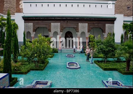 Parigi, Francia, i turisti che visitano, religione, la Grande Moschea, Edificio fuori vista giardino Foto Stock