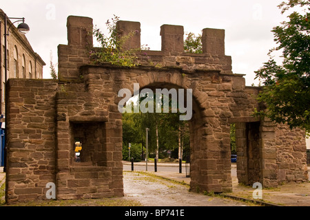 Il George Wishart arch è l'ultimo superstite vestigia delle antiche mura della città di Dundee si trova lungo il Cowgate, Scotland, Regno Unito Foto Stock