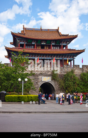 Porta orientale delle mura della città vecchia di Dali, Cina Foto Stock