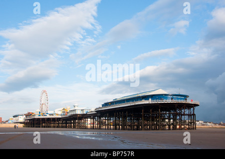 Blackpool South Pier nella luce della sera, Inghilterra Foto Stock