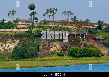 Case sopra la Upper Newport Bay Riserva Ecologica, Newport Beach, Orange County, California Foto Stock